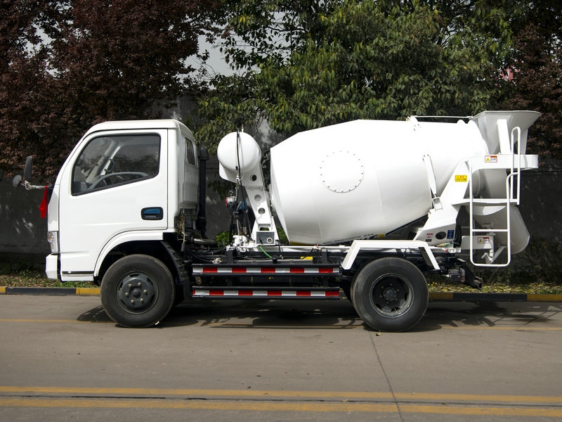 混凝土攪拌車的加油系統要維護維護